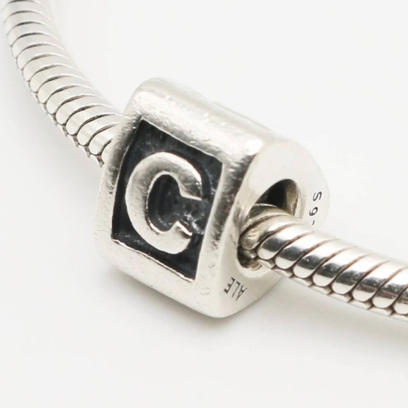 Pandora charm bracelet with 8 available charms - Picture 9 of 10